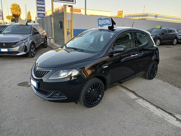 LANCIA YPSILON 1.0 FIREFLY S&S HYBRID ECOCHIC SILVER