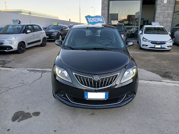 LANCIA YPSILON 1.0 FIREFLY S&S HYBRID ECOCHIC SILVER