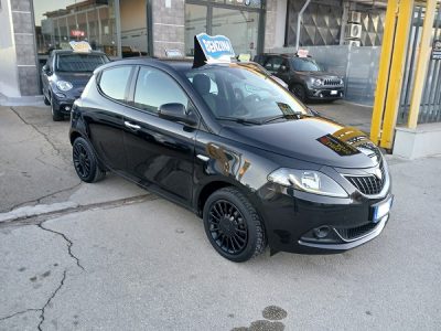 LANCIA YPSILON 1.0 FIREFLY S&S HYBRID ECOCHIC SILVER