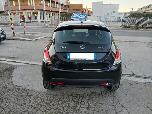 LANCIA YPSILON 1.0 FIREFLY S&S HYBRID ECOCHIC SILVER