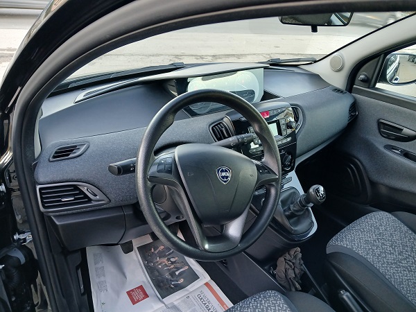 LANCIA YPSILON 1.0 FIREFLY S&S HYBRID ECOCHIC SILVER