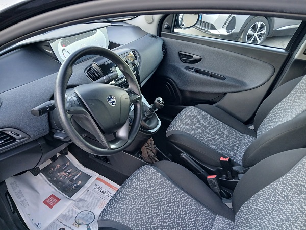 LANCIA YPSILON 1.0 FIREFLY S&S HYBRID ECOCHIC SILVER