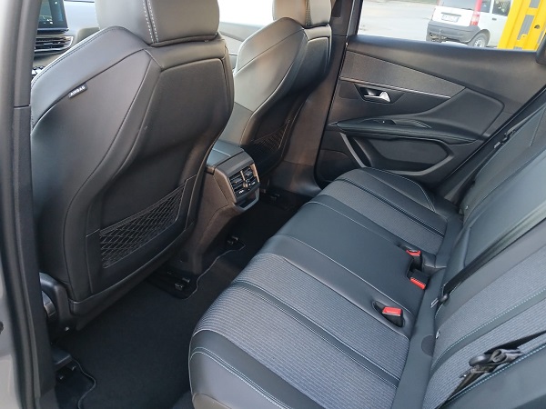 PEUGEOT 3008 BlueHDI 130 EAT8 S&S Allure Pack