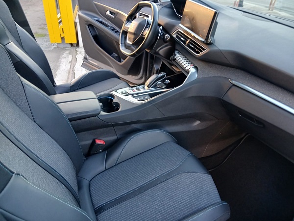 PEUGEOT 3008 BlueHDI 130 EAT8 S&S Allure Pack