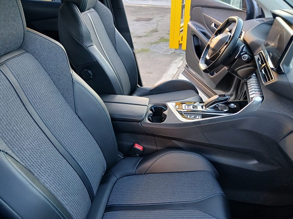 PEUGEOT 3008 BlueHDI 130 EAT8 S&S Allure Pack