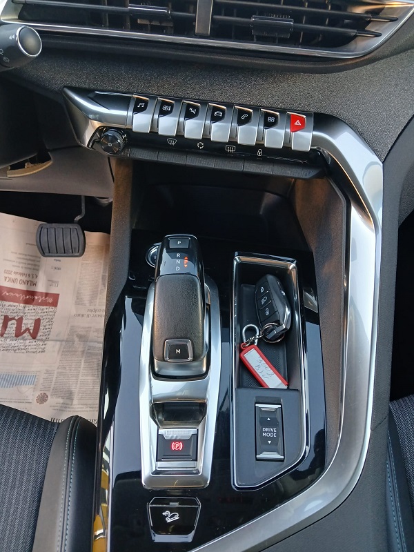 PEUGEOT 3008 BlueHDI 130 EAT8 S&S Allure Pack