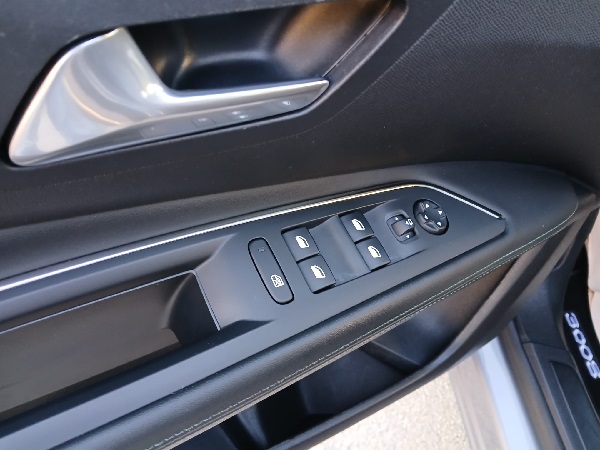 PEUGEOT 3008 BlueHDI 130 EAT8 S&S Allure Pack