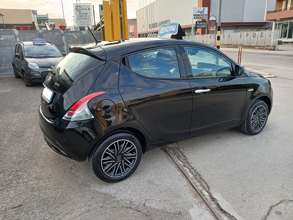 LANCIA YPSILON 1.0 FireFly S&S 69 CV HYBRID GOLD