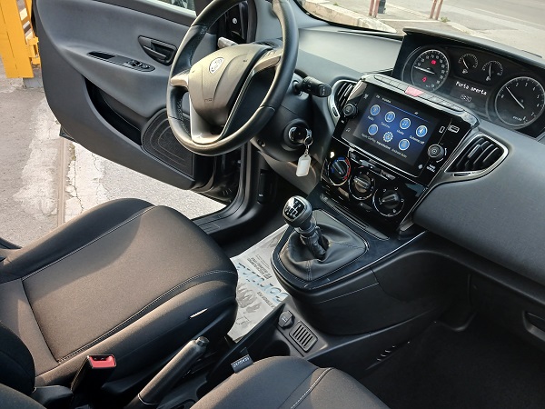 LANCIA YPSILON 1.0 FireFly S&S 69 CV HYBRID GOLD