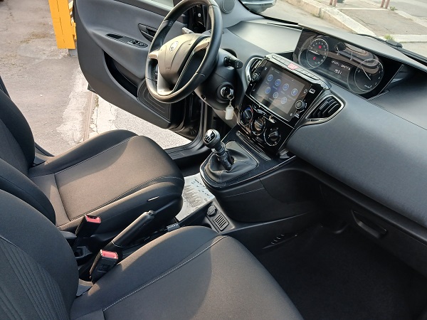 LANCIA YPSILON 1.0 FireFly S&S 69 CV HYBRID GOLD